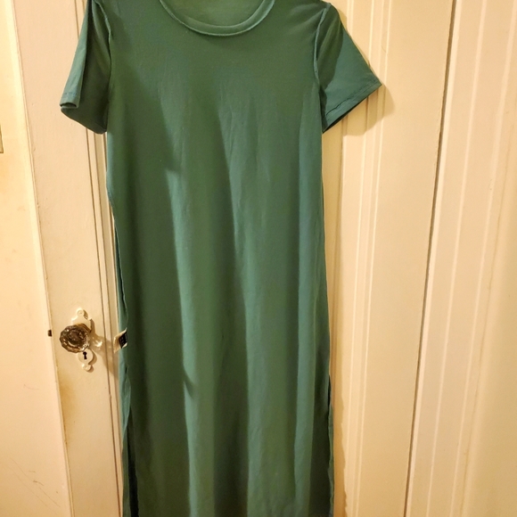 Green dress - Picture 3 of 3